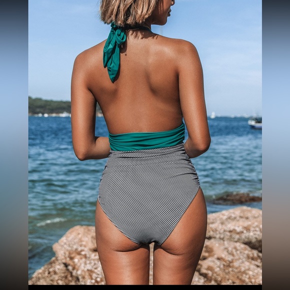 Cupshe Stripe One Piece - Picture 4 of 5